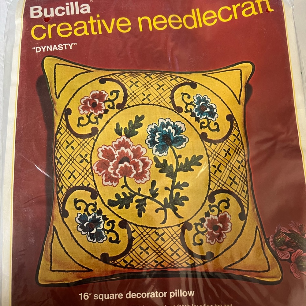 VTG BUCILLA CREATIVE NEEDLECRAFT DYNASTY LINEN CREWEL PILLOW KIT 2259